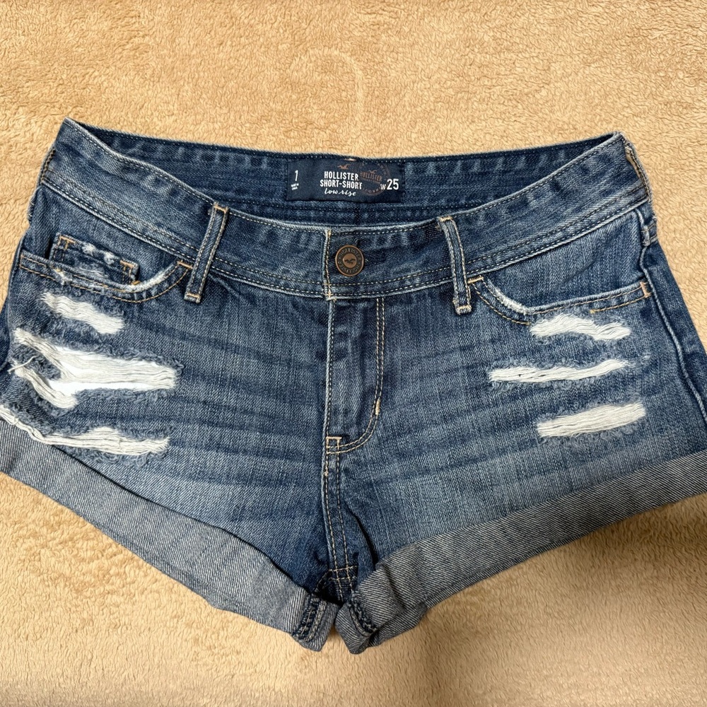 NWOT Hollister Denim Blue Distressed Women's Shorts Size (W 25)